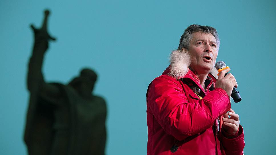 В 2018 году были отменены выборы мэра Екатеринбурга. Противники отмены провели масштабный митинг, а мэр Екатеринбурга Евгений Ройзман в знак протеста ушел в отставку. На фото Евгений Ройзман во время выступления на митинге.