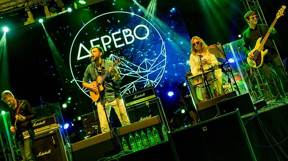 Фестиваль «Старый новый рок» 13 января прошел в Екатеринбурге на четырех площадках Ельцин Центра. Группа &quot;Дерево&quot;