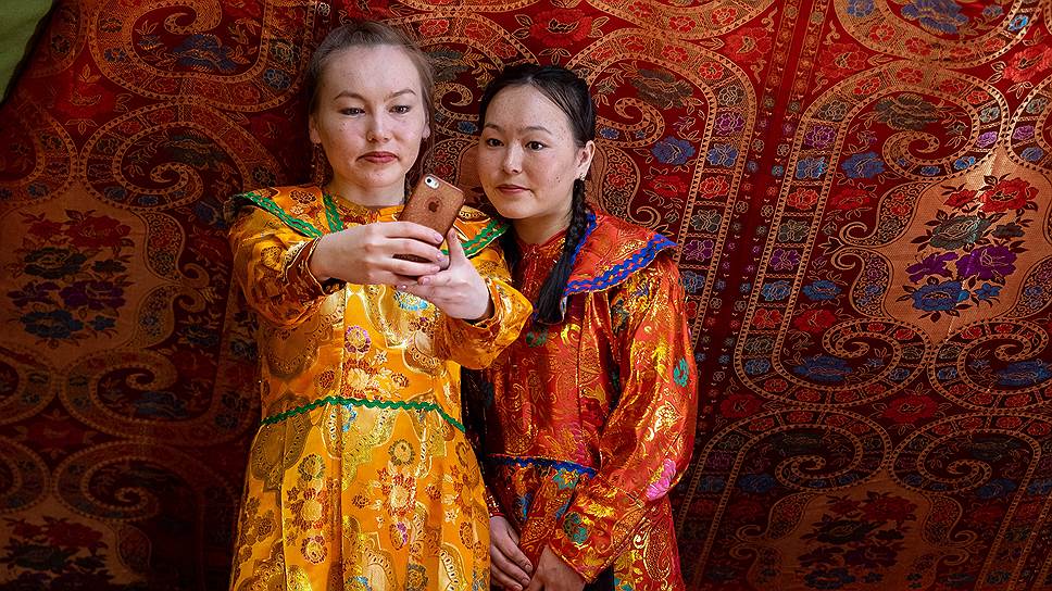 День оленевода в Салехарде (Ямало-Ненецкий автономный округ). Традиционная одежда коренных народов Крайнего Севера.