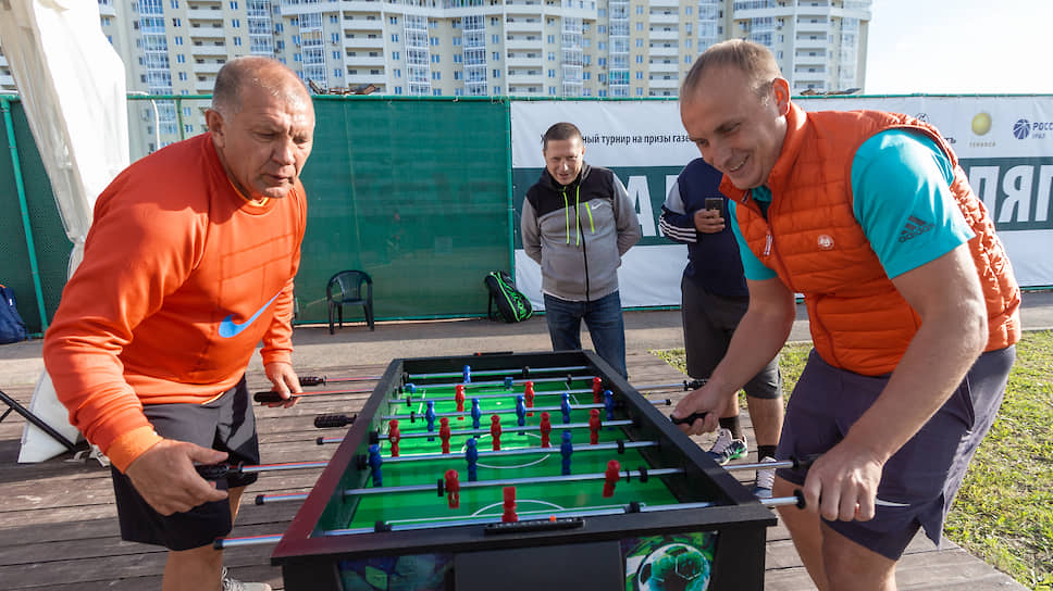 Президент ФК «Урал» Григорий Иванов (слева) и президент Свердловской федерации тенниса Антон Клопов (справа)