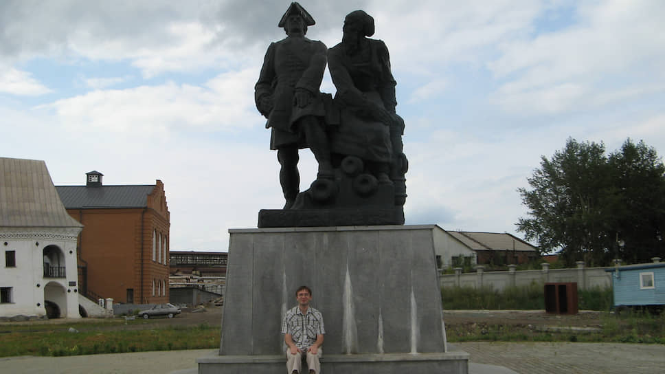 Невьянск. Памятник Петру I и Никите Демидову
