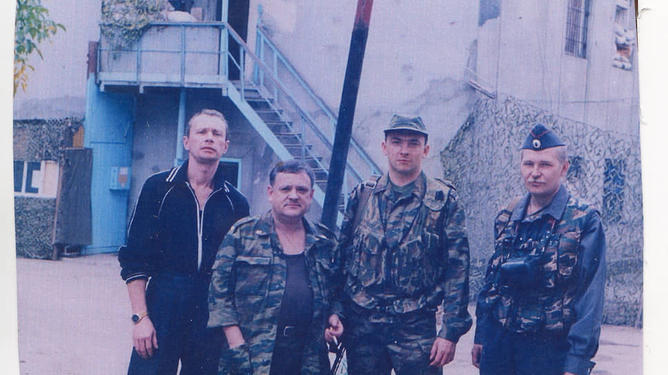 Оперативная группа УГРО, 2000 год. Владимир Худышкин второй слева
