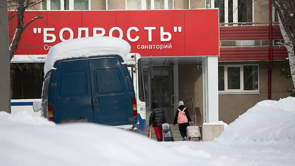 А это санаторий &quot;Бодрость&quot; в Екатеринбурге. Он расположен в районе Эльмаш. Сюда 7 февраля привезли 58 граждан Китая, прибывших рейсом из Пекина