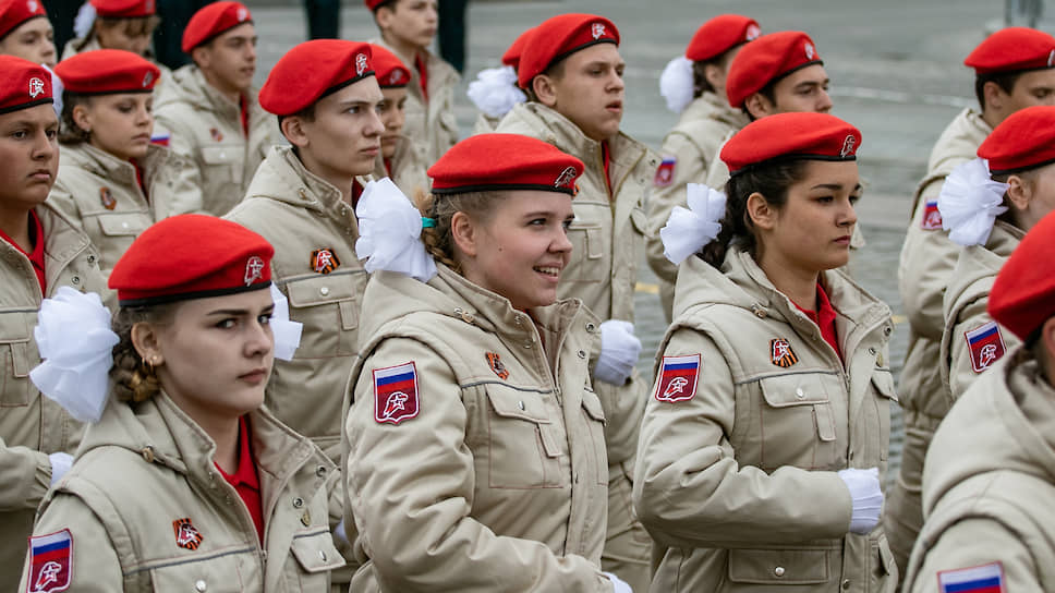 Парад войск екатеринбургского гарнизона на площади 1905 года, посвященный 75-летию Победы в Великой Отечественной войне

