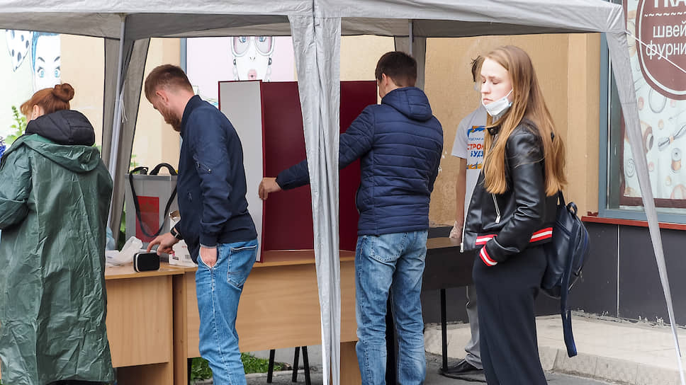Мобильные участки для голосования по поправкам в Конституцию в Академическом районе Екатеринбурга