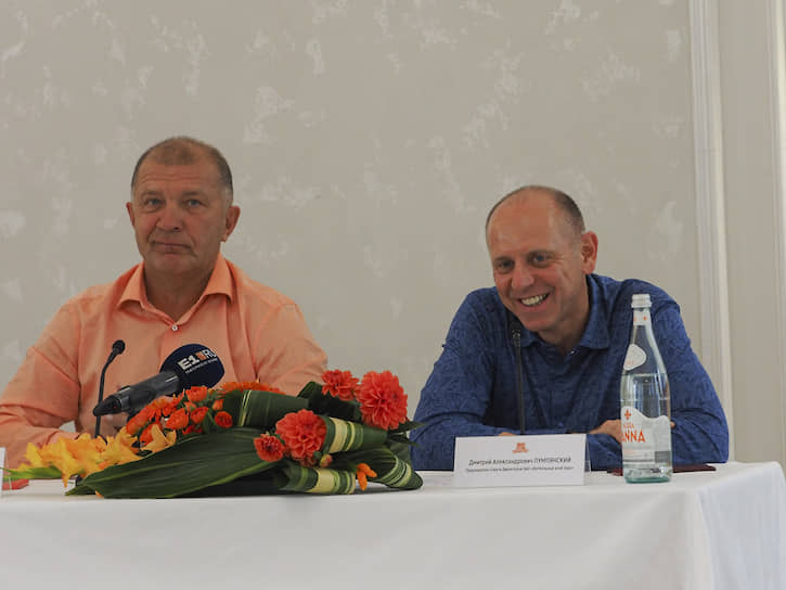 Президент футбольного клуба «Урал» Григорий Иванов (слева) и председатель совета директоров футбольного клуба «Урал» Дмитрий Пумпянский (справа)

