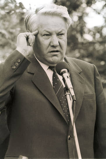 Первый заместитель председателя Госстроя СССР Борис Николаевич Ельцин во время митинга в Лужниках, 1988 год