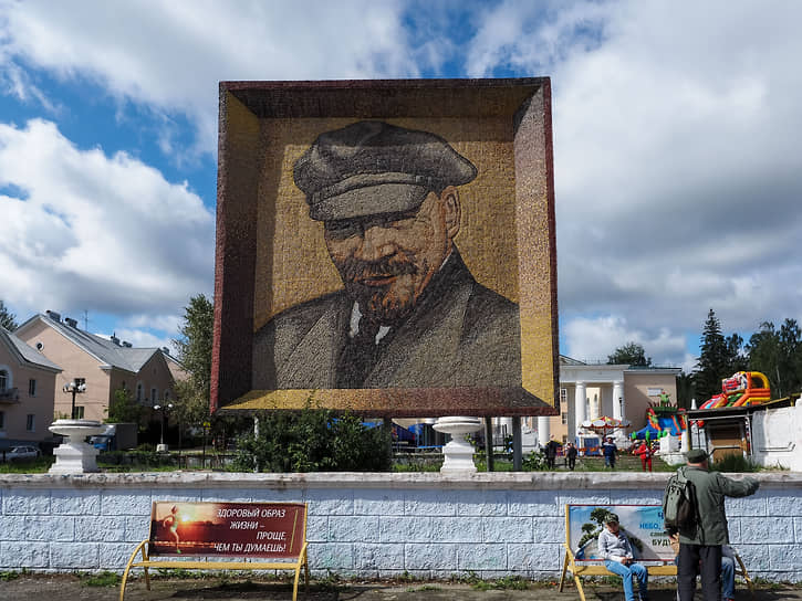 Мозаичный портрет Ленина в Дегтярске