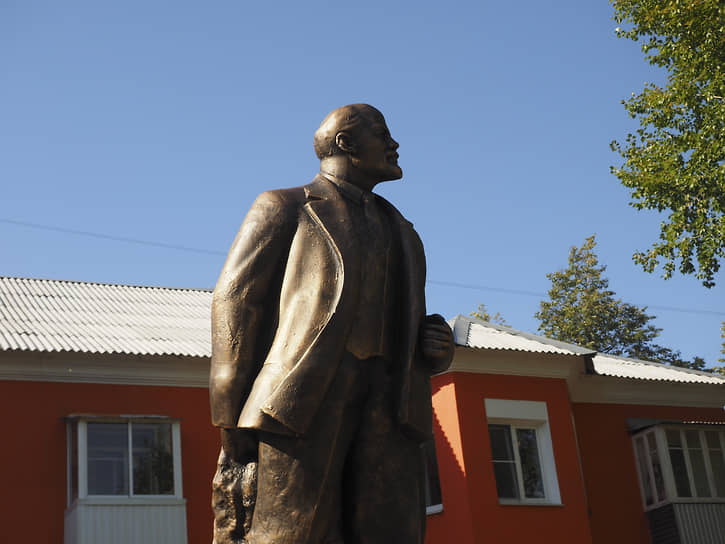 Памятник Ленину в Нижней Туре