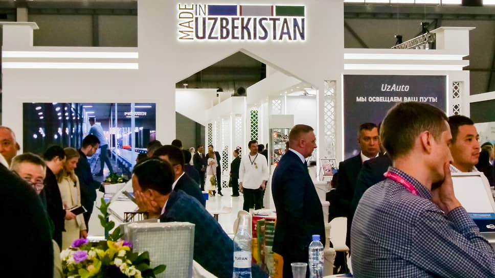  Стенд Узбекистана