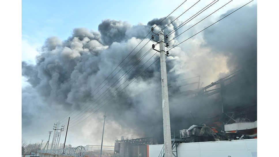 Пожар в здании научно-производственного комплекса на ул. Клубной в Арамильском городском округе