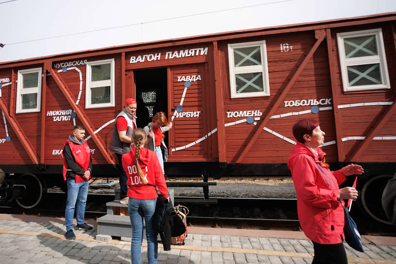 Прибытие ретро-поезда «Эшелон Победы» на станцию «Екатеринбург-Пассажирский»