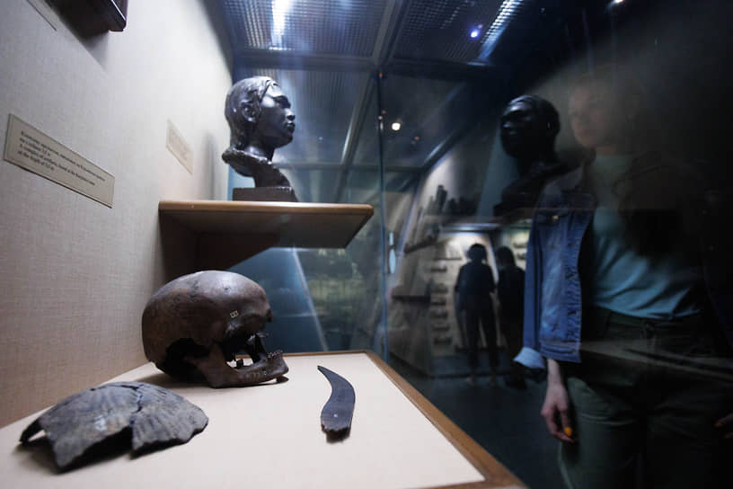 Посетители в Музее истории и археологии Урала