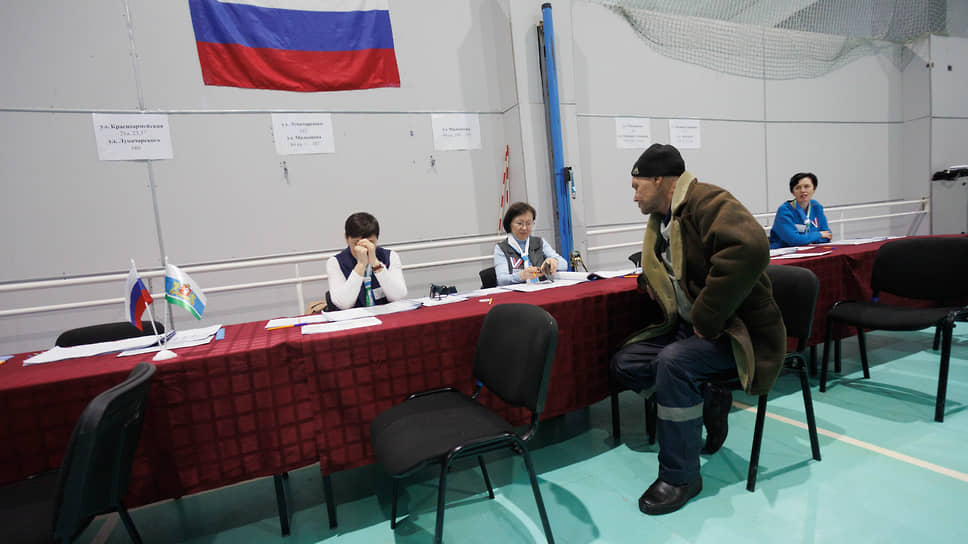 Избиратель во время регистрации
