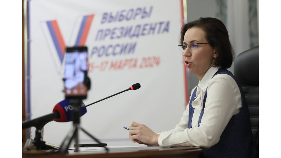 Председатель избирательной комиссии Свердловской области Елена Клименко во время брифинга после завершения работы избирательных участков