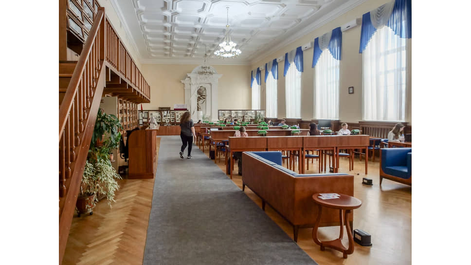 Читальный зал Свердловской областной универсальной научной библиотеки имени Белинского