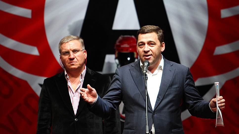 Благодаря вмешательству свердловского губернатора Евгения Куйвашева (справа) &quot;Автомобилист&quot; продолжит участие в КХЛ 