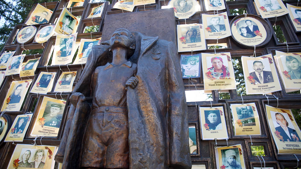 Памятник "С чего начинается Родина" в сквере имени М.И. Губкина
