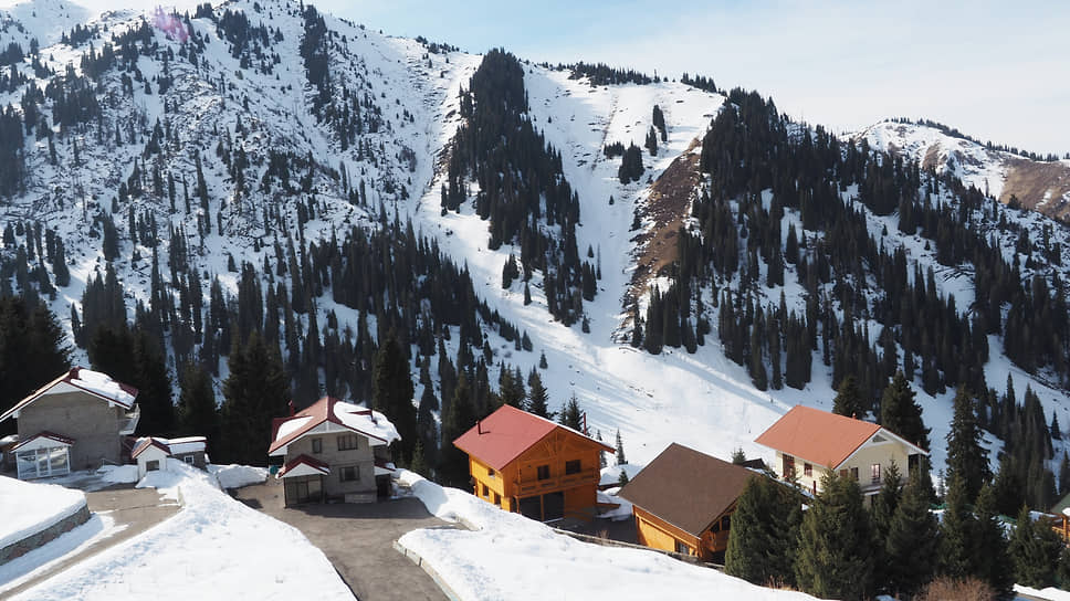 Застройщики обустраивают горнолыжные спуски и строят гостиницы 