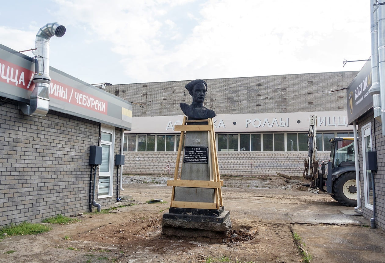 Памятник Владимиру Азину в Сарапуле перенесут в новый сквер – Коммерсантъ  Ижевск