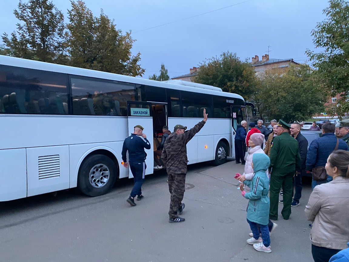 Частичная мобилизация сегодня свежие новости. Мобилизация автобус. Мобилизация в Удмуртии. Мобилизация в Ижевске 2022. Мобилизация в Ижевске сегодня.