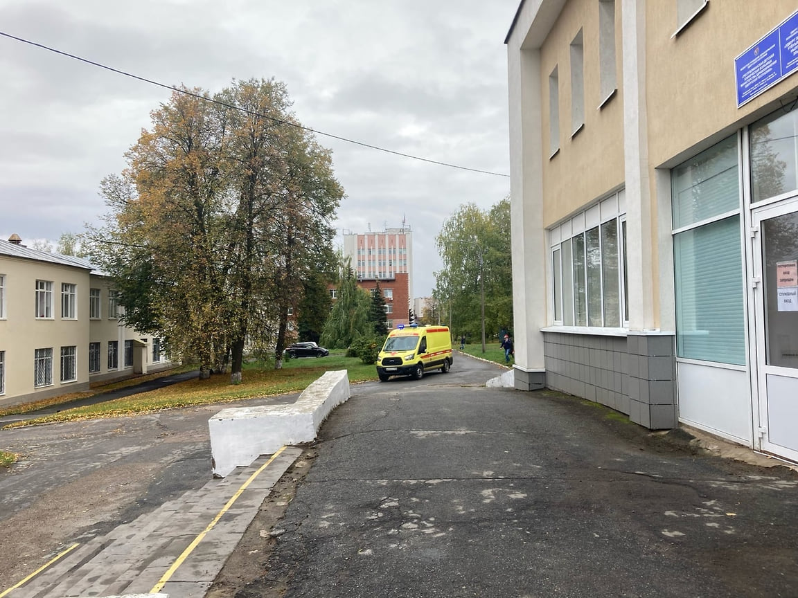 Семь человек госпитализировали в больницу в Ижевске после стрельбы в ...