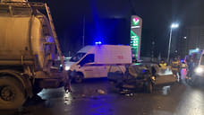 Двое молодых людей пострадали в ДТП с КАМАЗом на улице 10 лет Октября в Ижевске