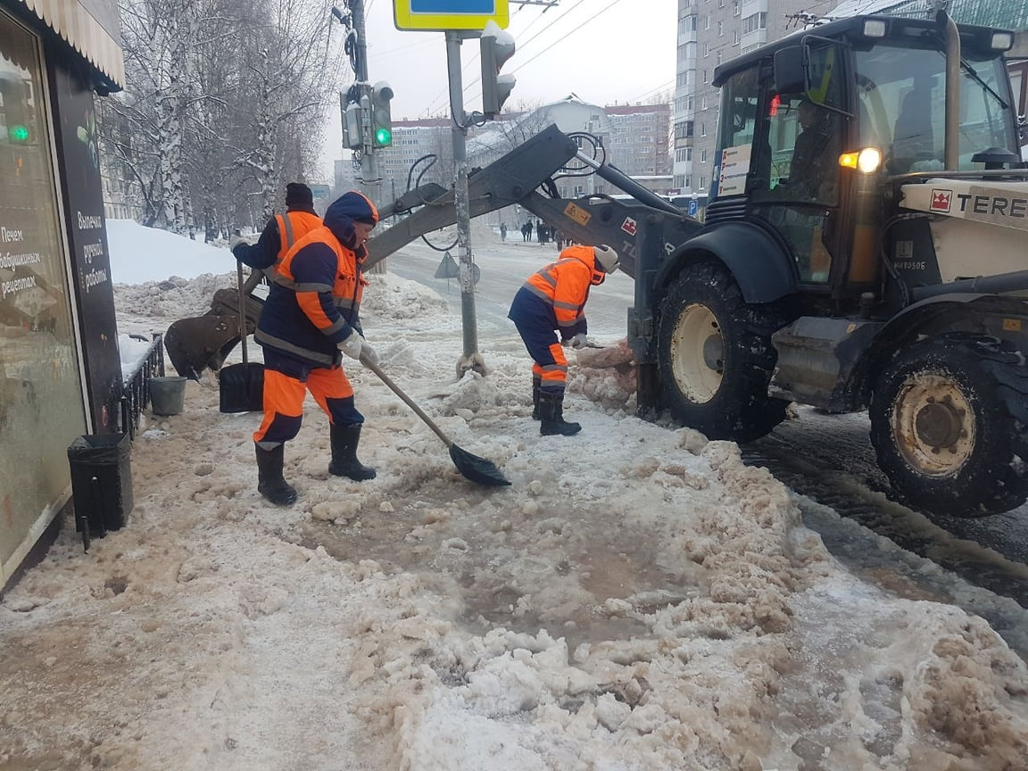 Движение транспорта полностью восстановлено после потопа на Ворошилова в  Ижевске – Коммерсантъ Ижевск