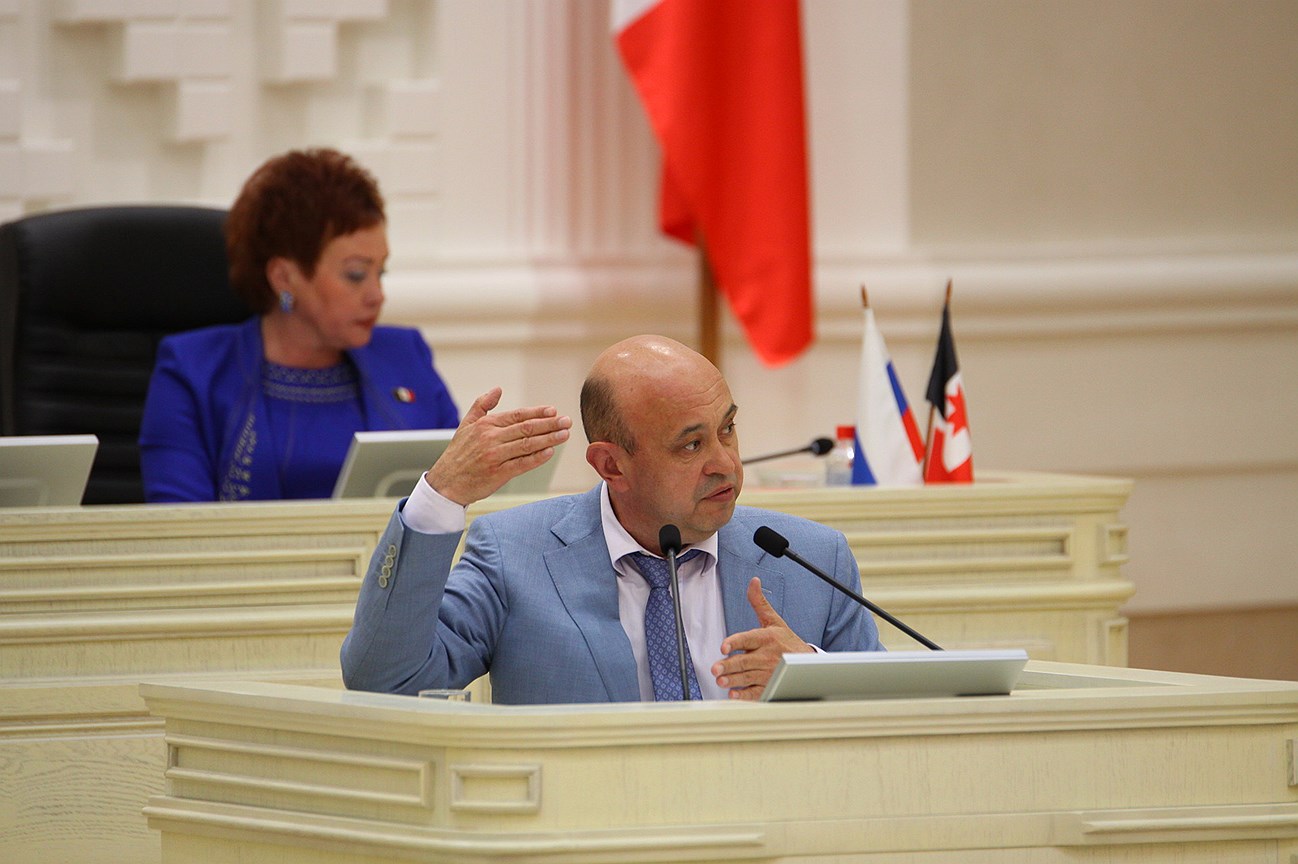 Юрий Бычков провел созыв за критикой республиканских властей за бюджетную политику в отношении строительного комплекса. 