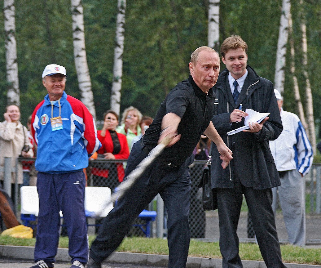 Август 2006 года. Президент России Владимир Путин на церемонии открытия Всероссийских летних сельских спортивных игр на центральном стадионе Ижевска.