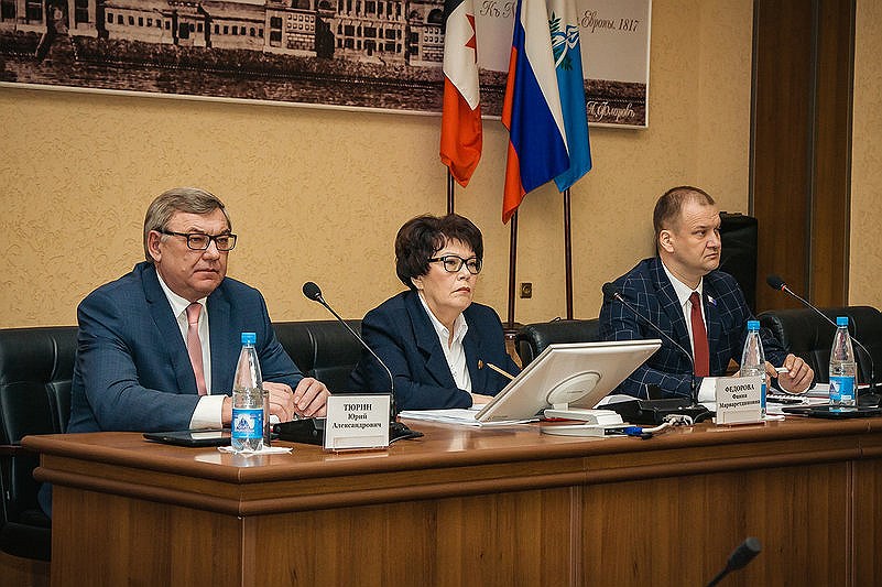 Глава Ижевска Юрий Тюрин отчитался о работе администрации города в 2017 года. Он заявил, что у него нет претензий к его команде, а идеально никогда не будет. Депутаты приняли доклад мэра к сведению. 