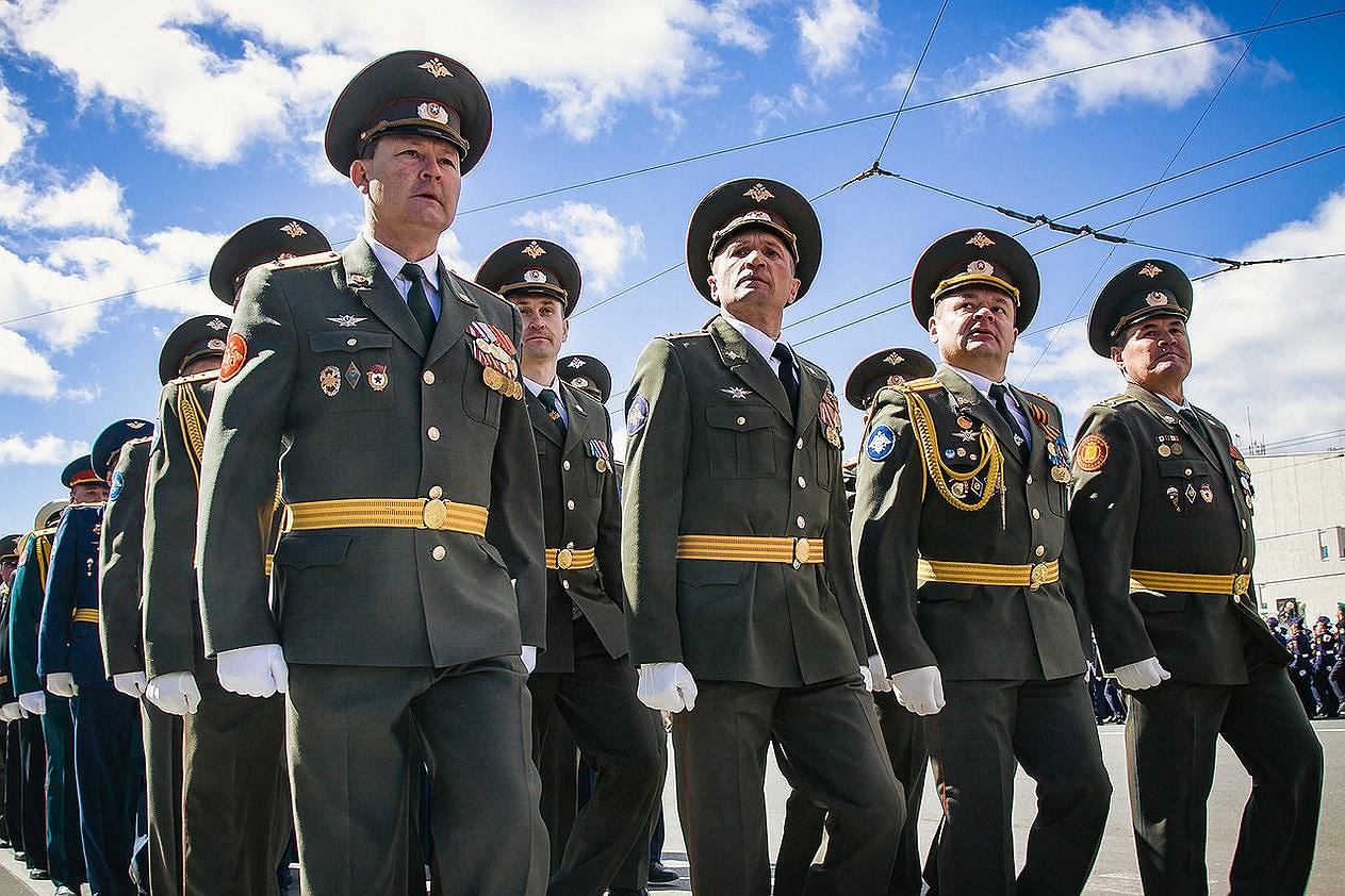 Традиционно в параде участвует личный состав силовых подразделений, учащиеся кадетских классов, студенты и воспитанники военно-патриотических клубов.  