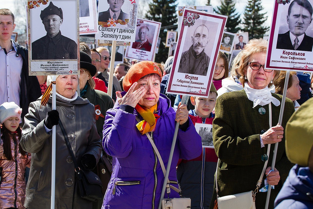 Жители Ижевска и гости столицы с портретами родственников, участвовавших в Великой Отечественной войне. 