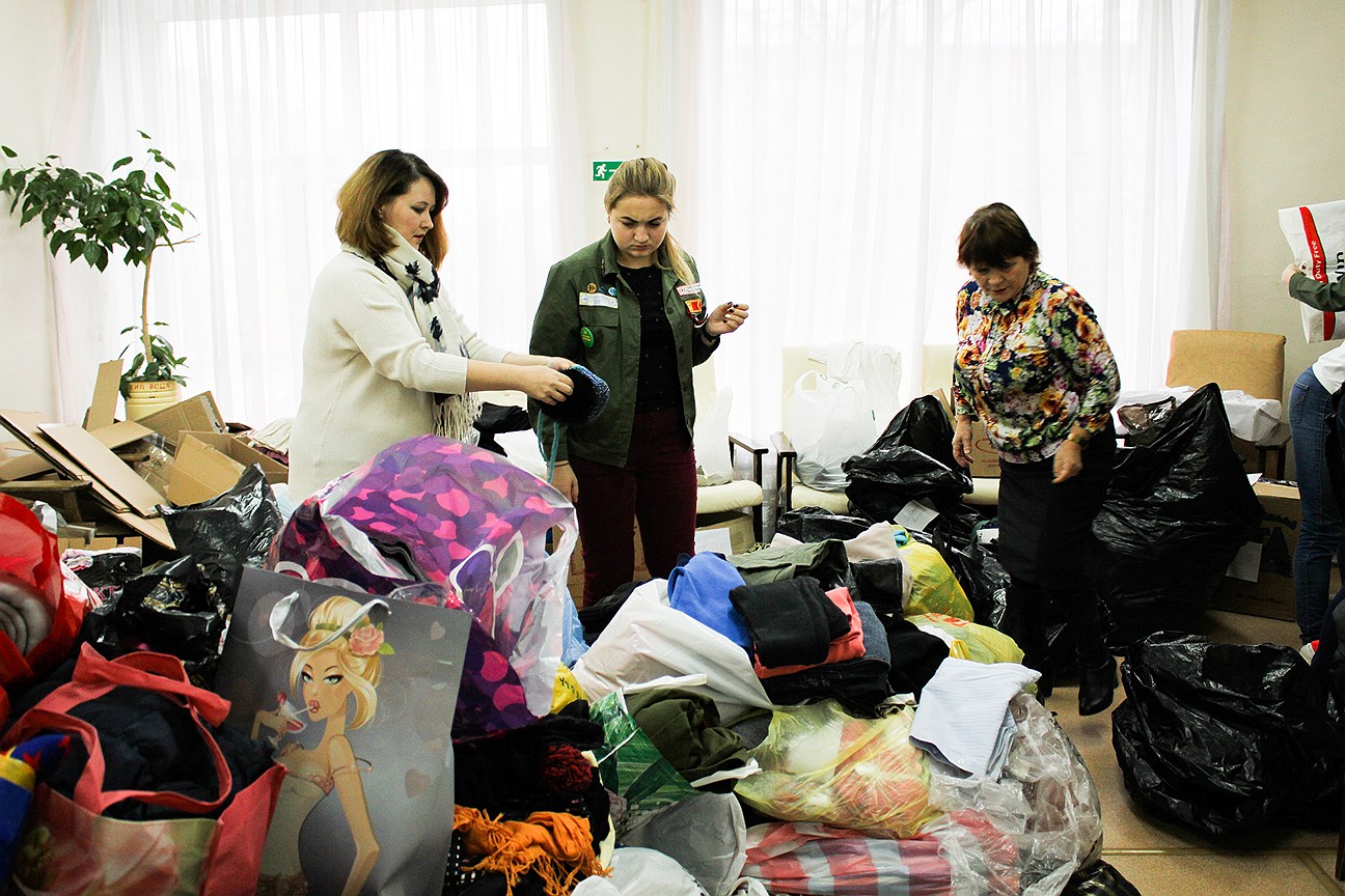 На протяжении почти недели были открыты пункты приема одежды и продуктов для пострадавших от взрыва в пятом подъезде