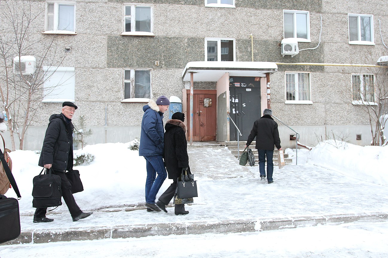 Жильцы уцелевших подъездов начали возвращаться в свои квартиры 27 декабря 2017 года