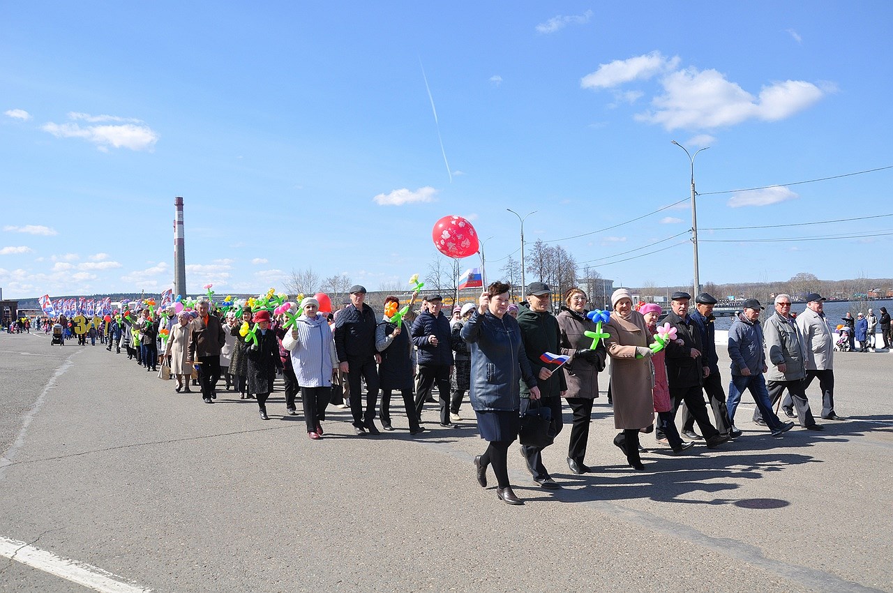 Демонстрация в Воткинске прошла по набережной пруда.