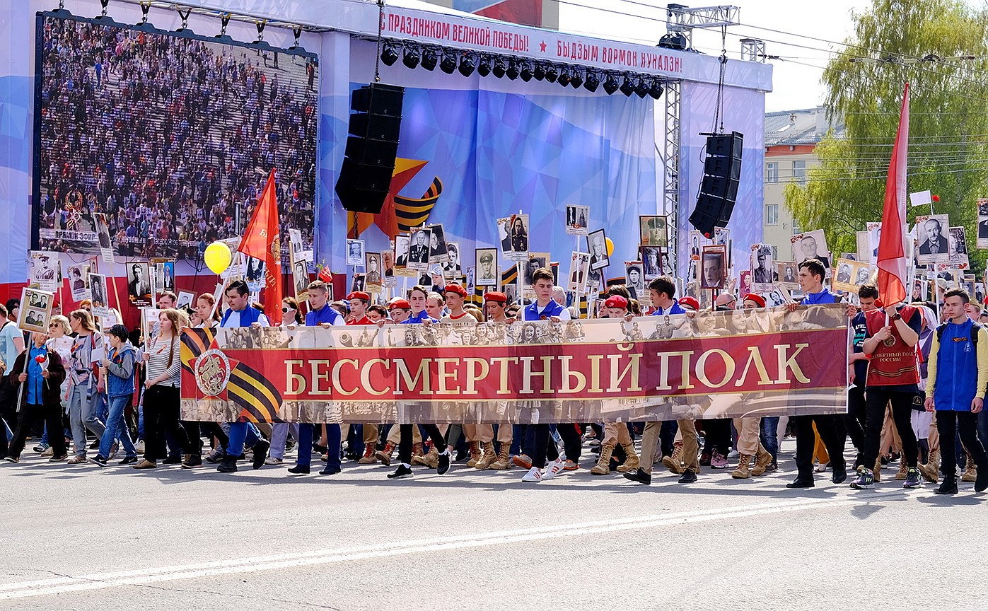 Шествие в Ижевске началось в 11:00, сразу после завершения парада Победы.