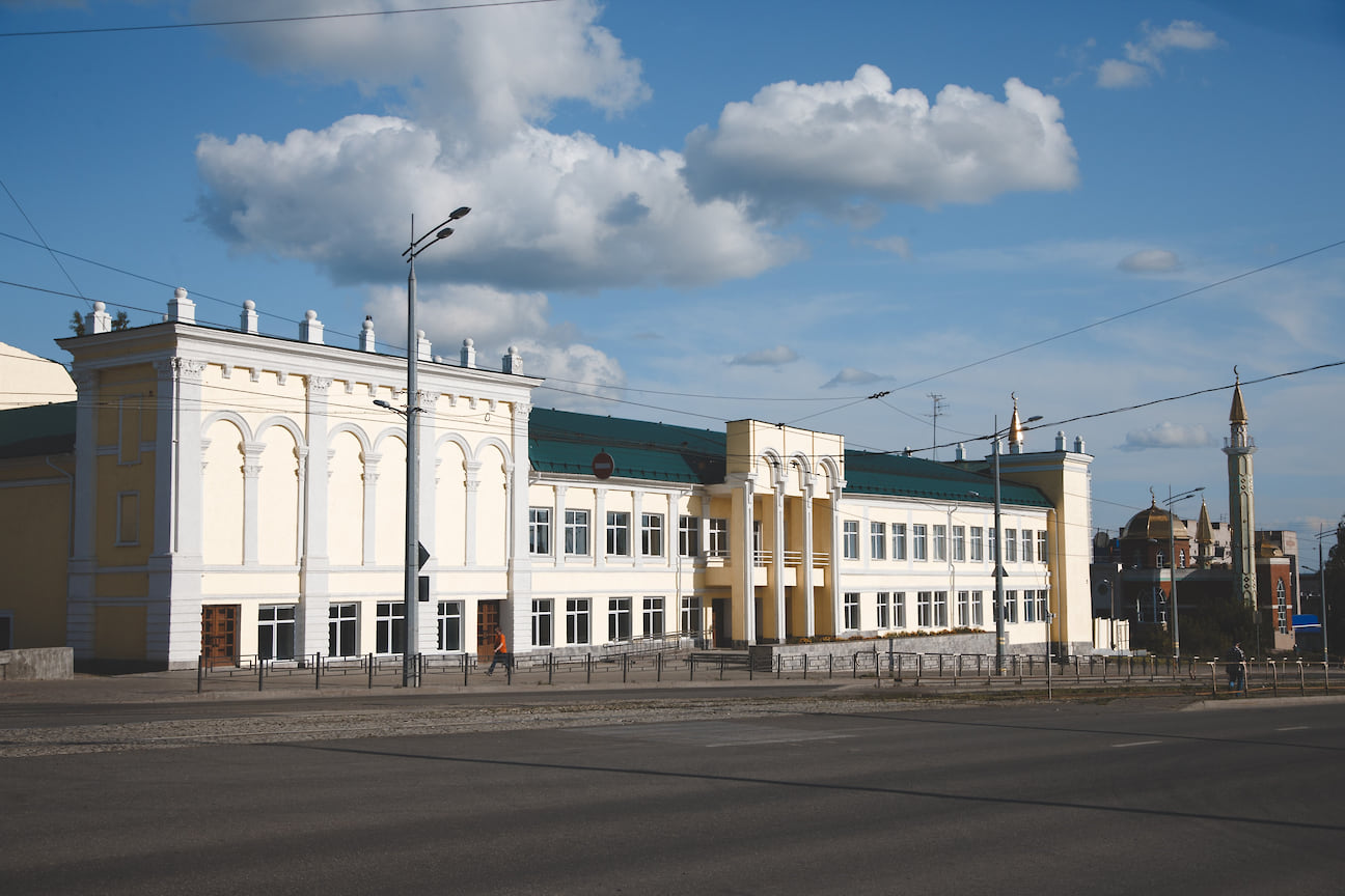 Русский театр ижевск. Театр имени в.г. Короленко Ижевск. Драматический театр имени Короленко в Ижевске. Театр Короленко. Драмтеатр имени Короленко Ижевск заброшка.