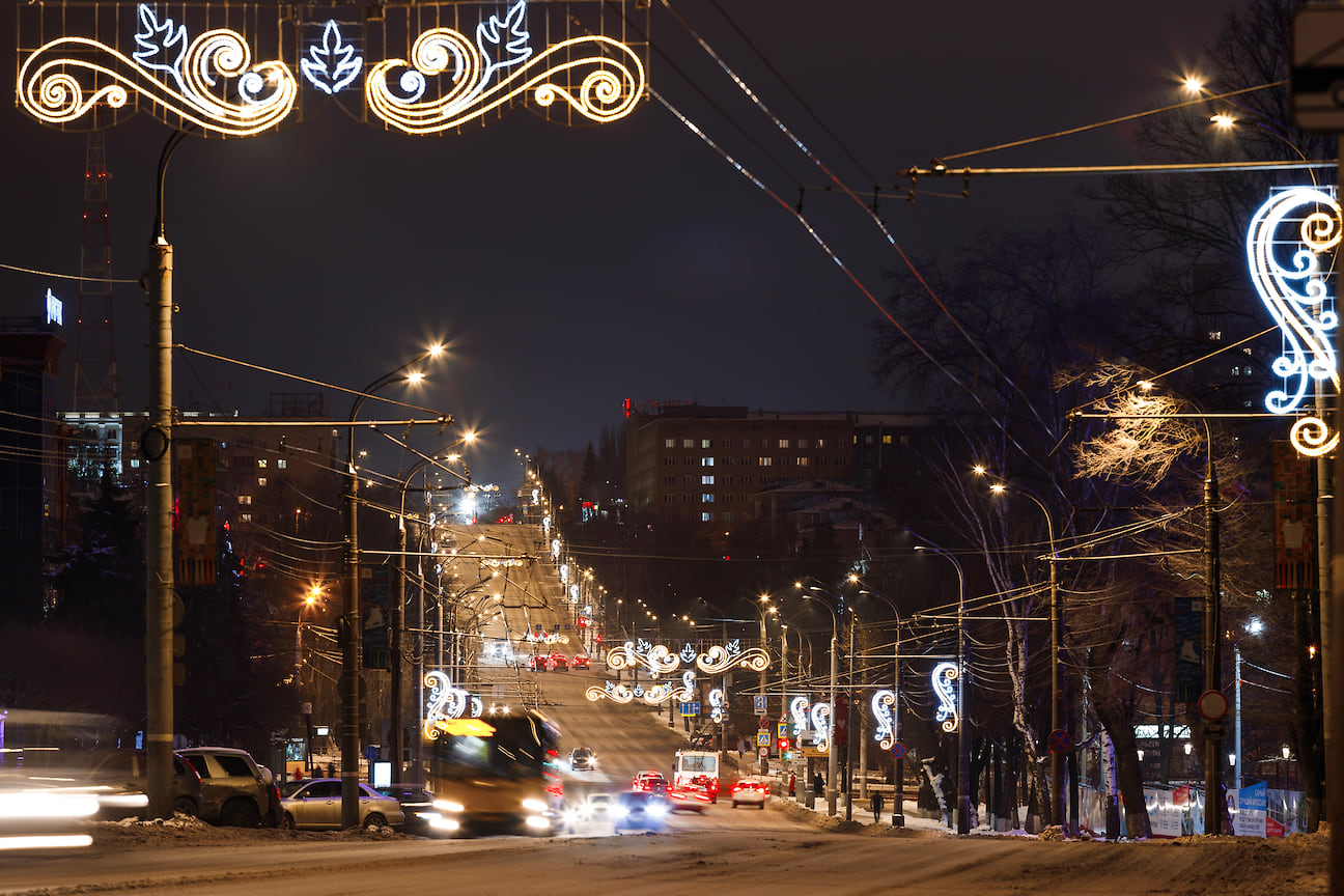 Для одной улицы Пушкинская приобрели 12 световых подвесов и 99 световых консолей