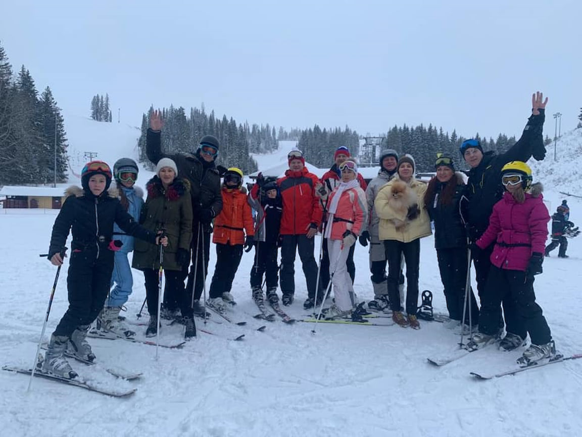 «Закончил год хоккеем, начал лыжами. С Новым 2020 годом, друзья!»,— написал председатель гордумы Ижевска Олег Гарин. 