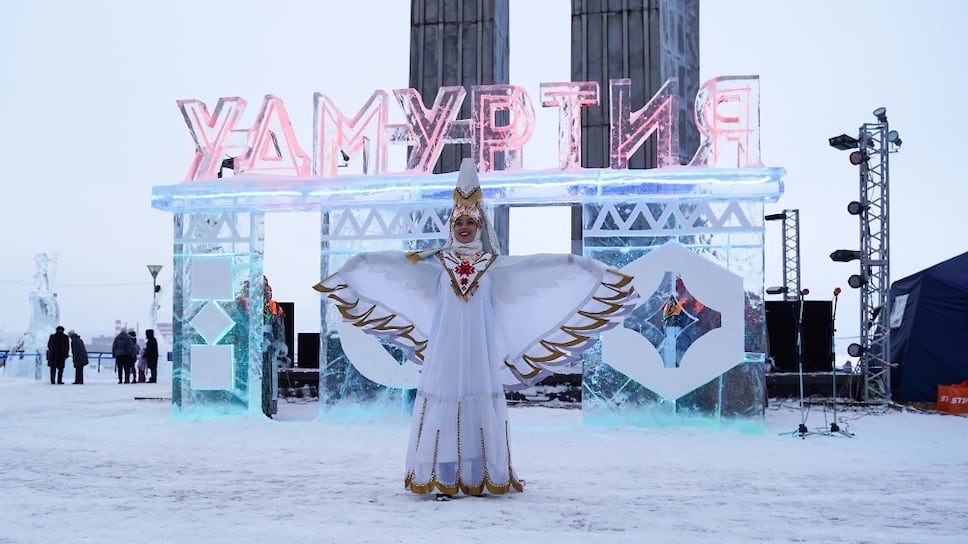 Фестиваль «Удмуртский лед» стартовал на площади у монумента «Навеки с Россией» в Ижевске 2 февраля