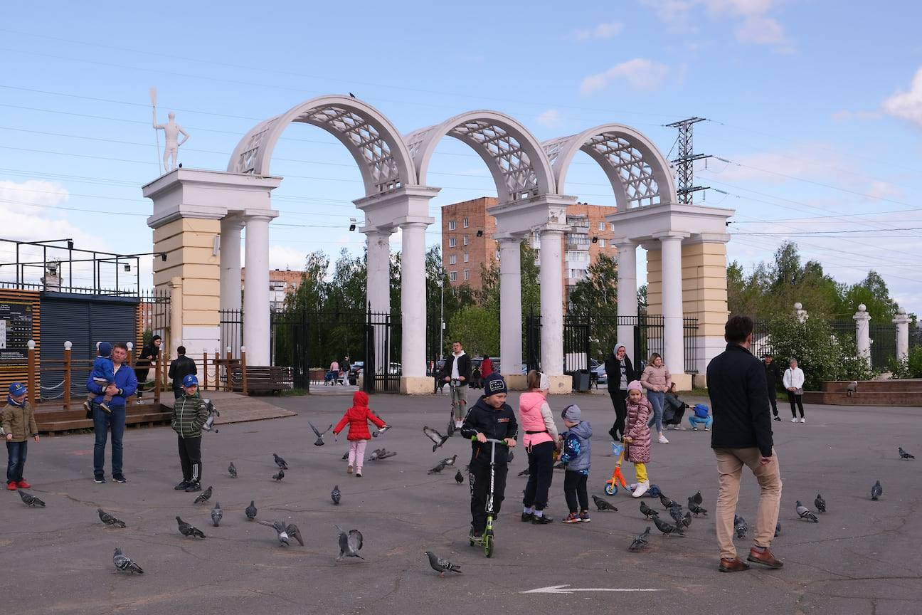 Глава Удмуртии Александр Бречалов позволил жителям региона гулять и заниматься спортом в парках и скверах с 14 мая.