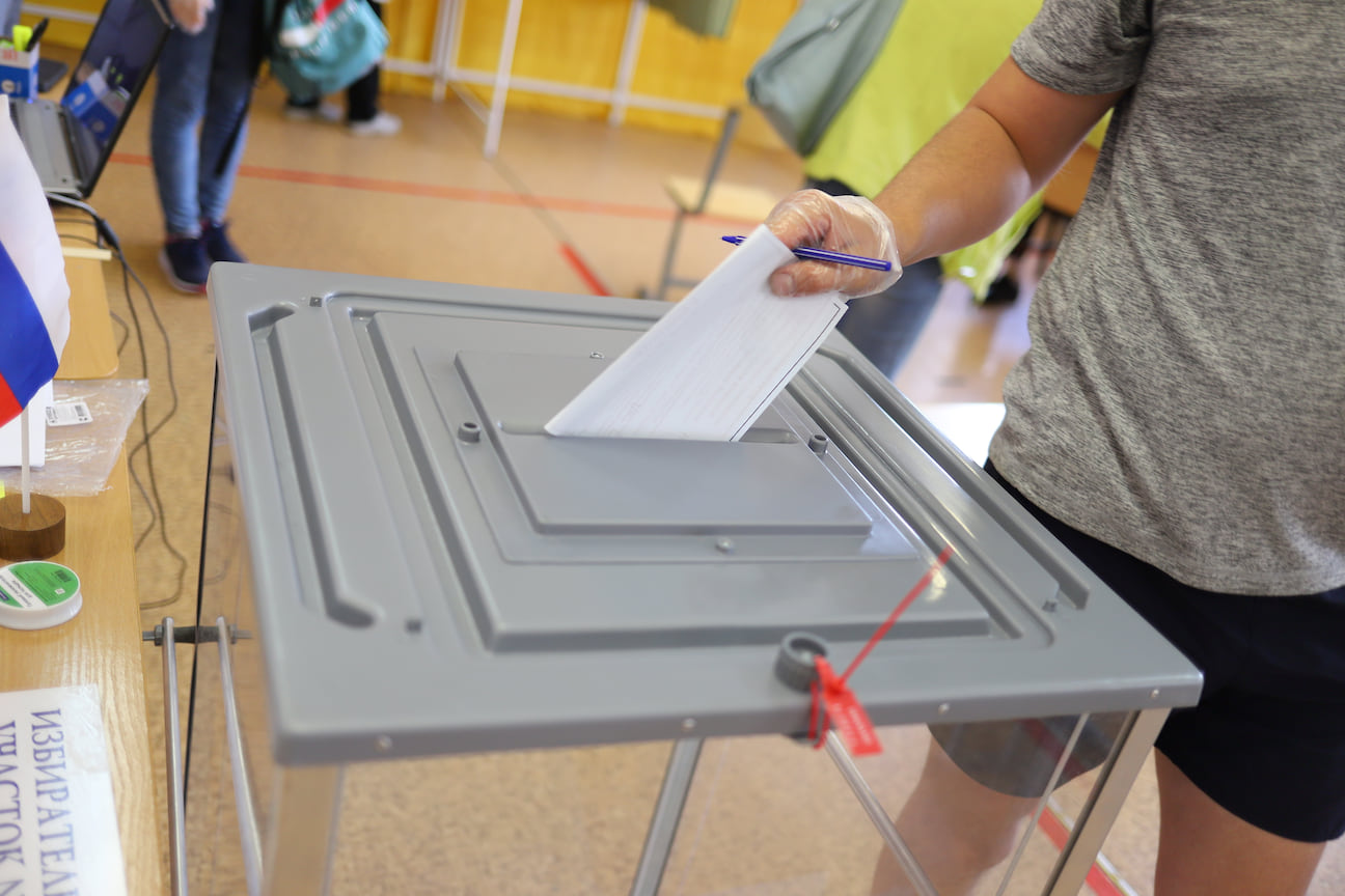 С 8:00 1 июля в Удмуртии начался заключительный день голосования по поправкам в Основной закон страны. За шесть предыдущих дней в нем приняли участие 415 068 жителей региона.