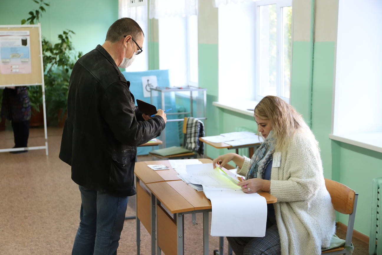 В Ижевске идут выборы депутатов в гордуму. Явка на 15:00 составила 13,62% с учетом досрочного голосования.