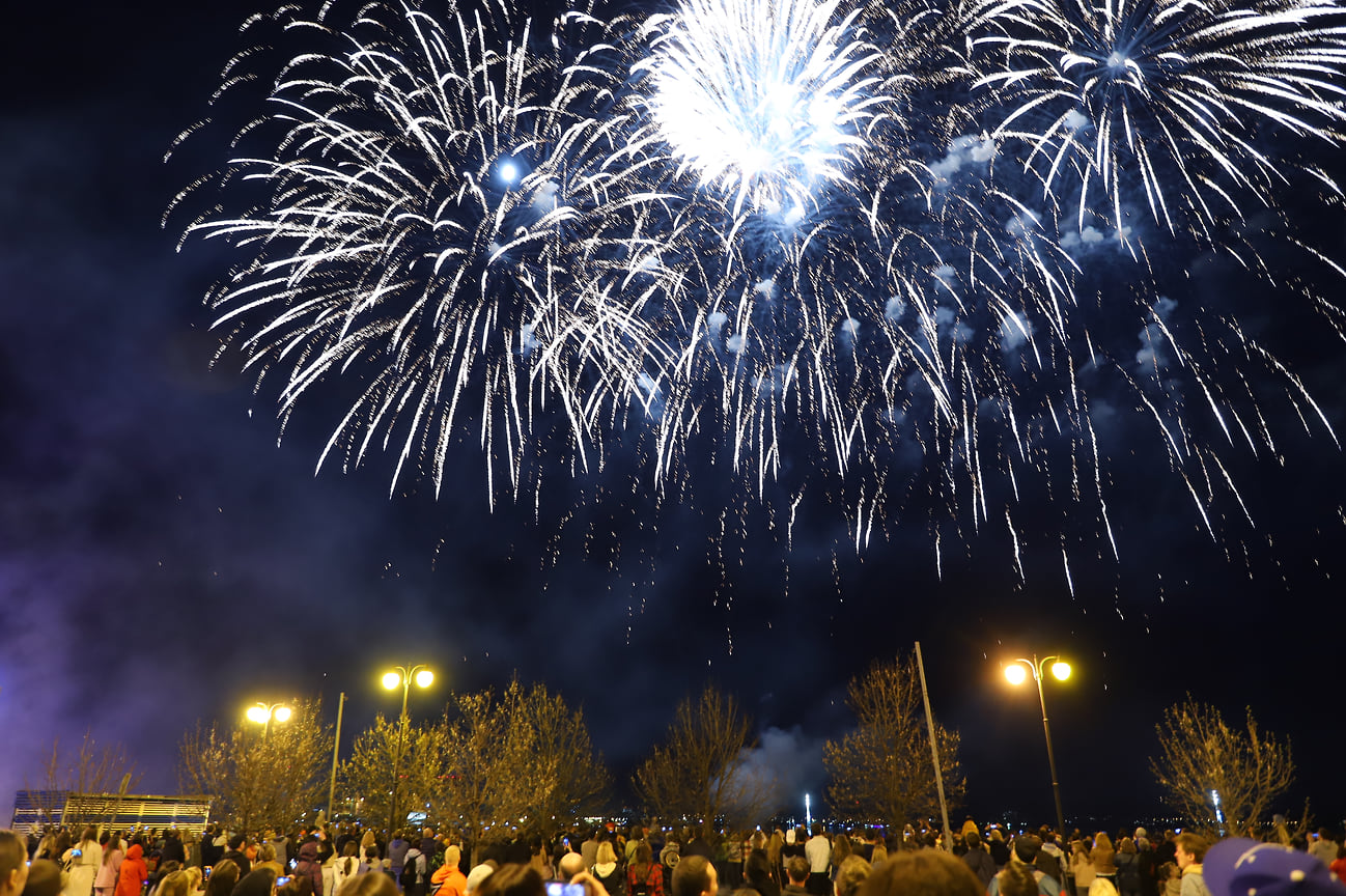 Пиротехническое шоу и фейерверк завершили празднование Дня Победы в Ижевске