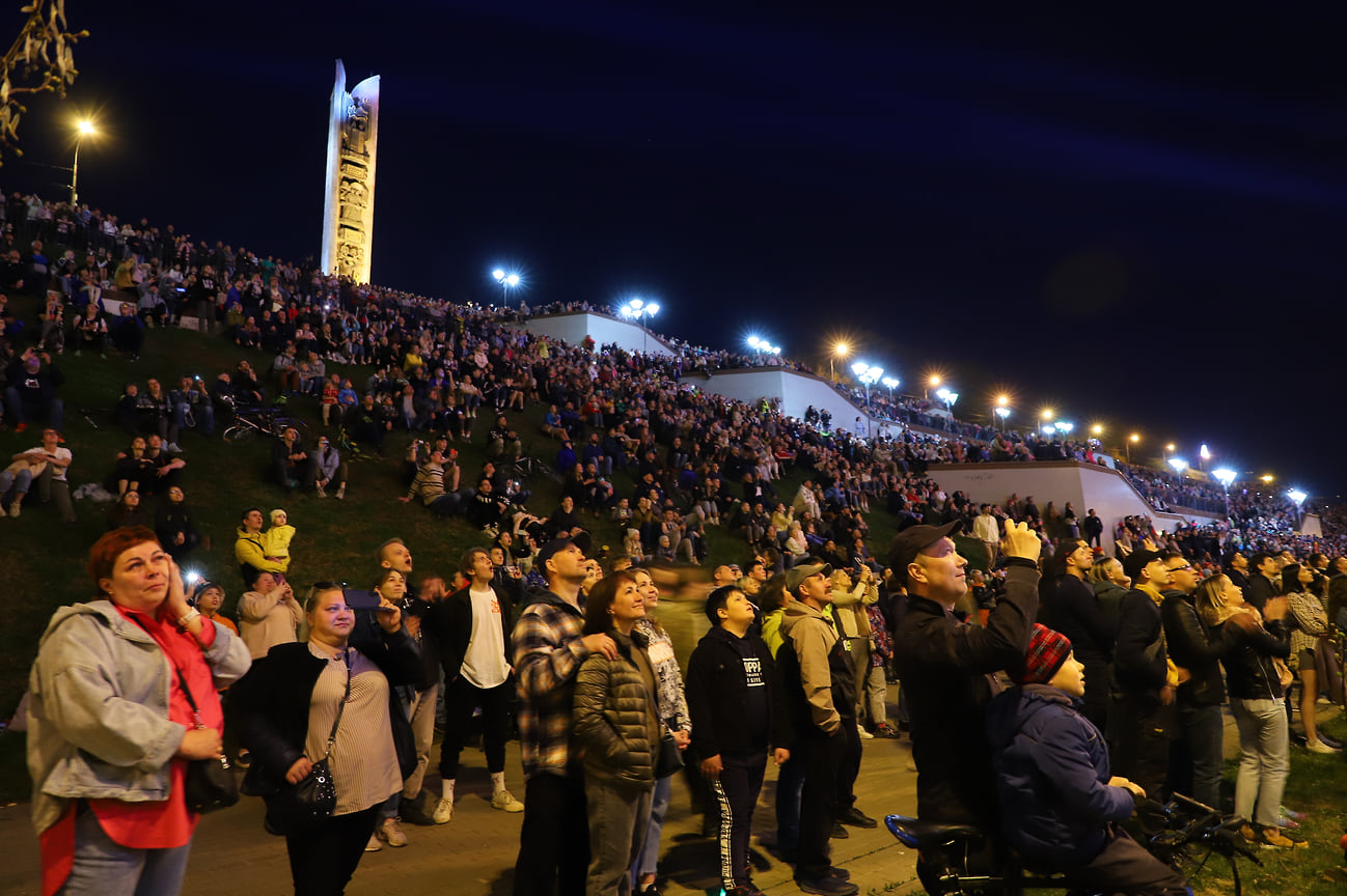 Пиротехническое шоу и фейерверк завершили празднование Дня Победы в Ижевске