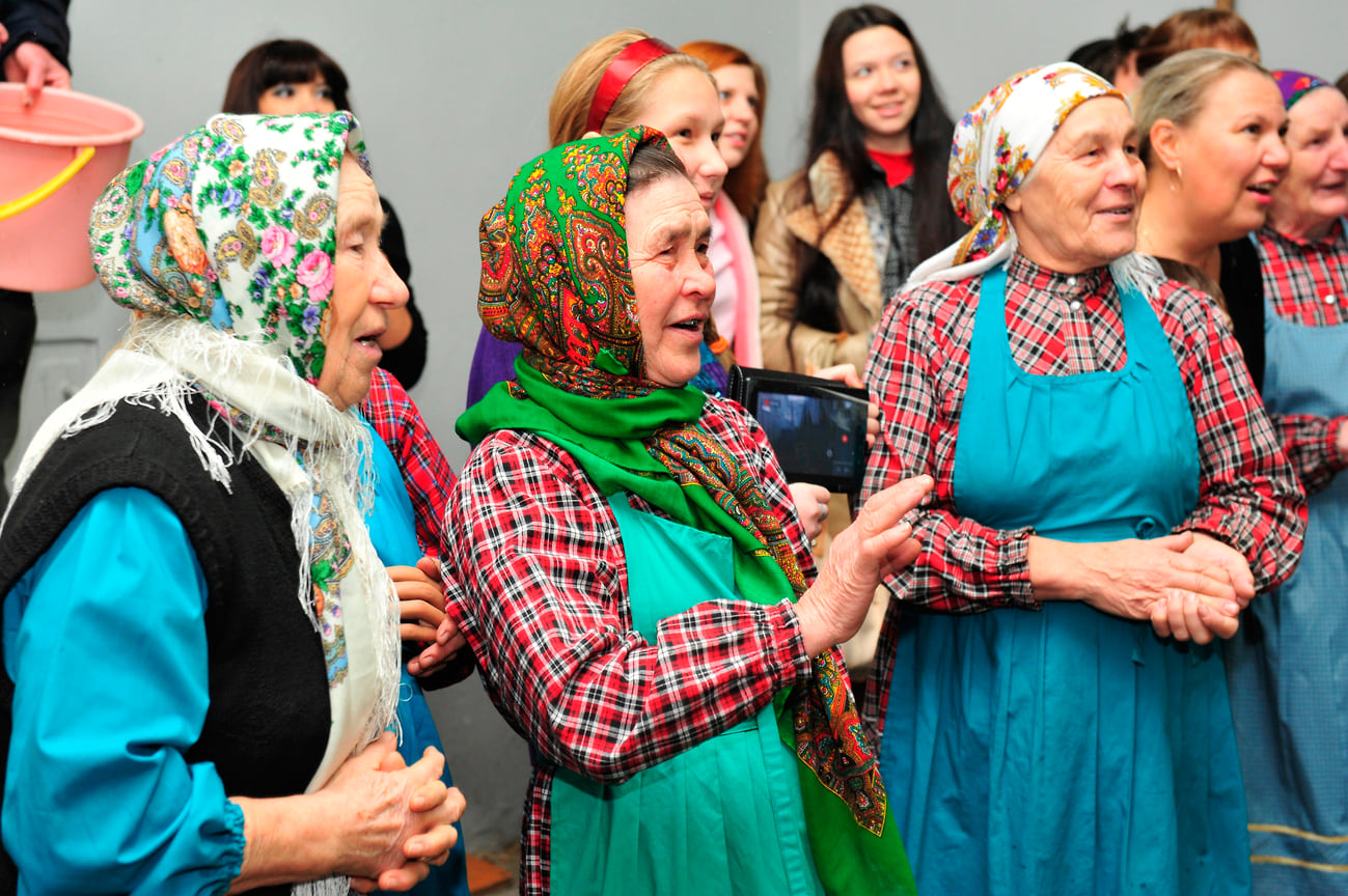 Кроме того, «Бурановские бабушки»  собственными силами открыли музей в сельском клубе села Бураново. Главными экспонатами стали платки, которым 200 лет