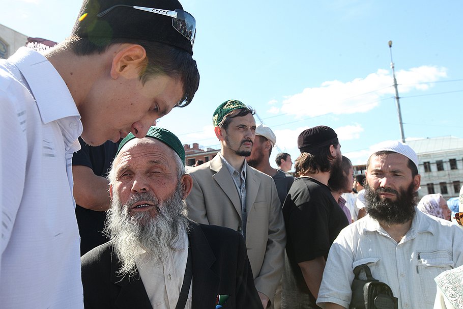 Лидеру союза татарской молодежи «Азатлык» Наилю Набиуллину (слева) грозит второе административное дело за проведение несанкционированных митингов  
