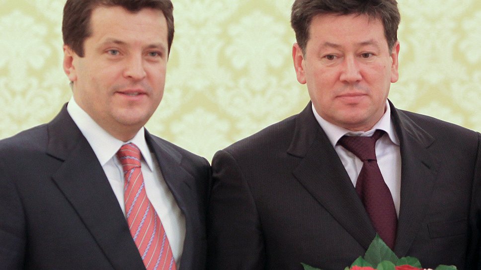 Мэр Казани Ильсур Метшин сделал выговор своему заместителю Иршату Минкину (справа) по жалобе прокуратуры  
