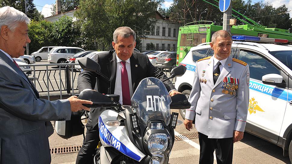 Президент Татарстана Рустам Минниханов решил помочь в борьбе с опасными водителями